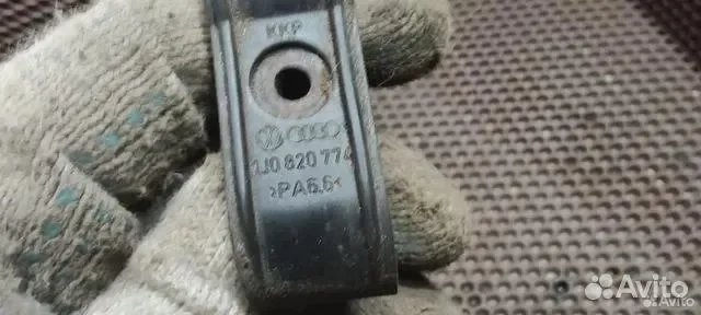 Крепеж трубки кондиционера VAG 1J0820774 VW Skoda - миниатюра 2