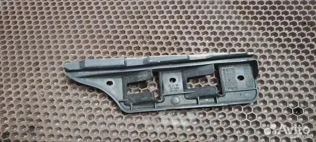 Кронштейн переднего бампера L042011801R Volkswagen - изображение 1