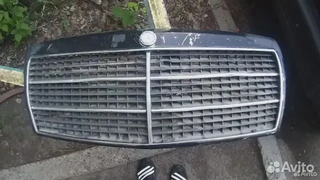 Решетка радиатора Mercedes-Benz E190 W201 - миниатюра 2