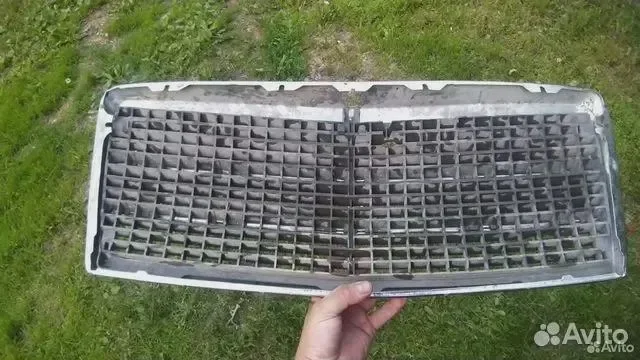 Решетка радиатора Mercedes-Benz E190 W201 - миниатюра 4