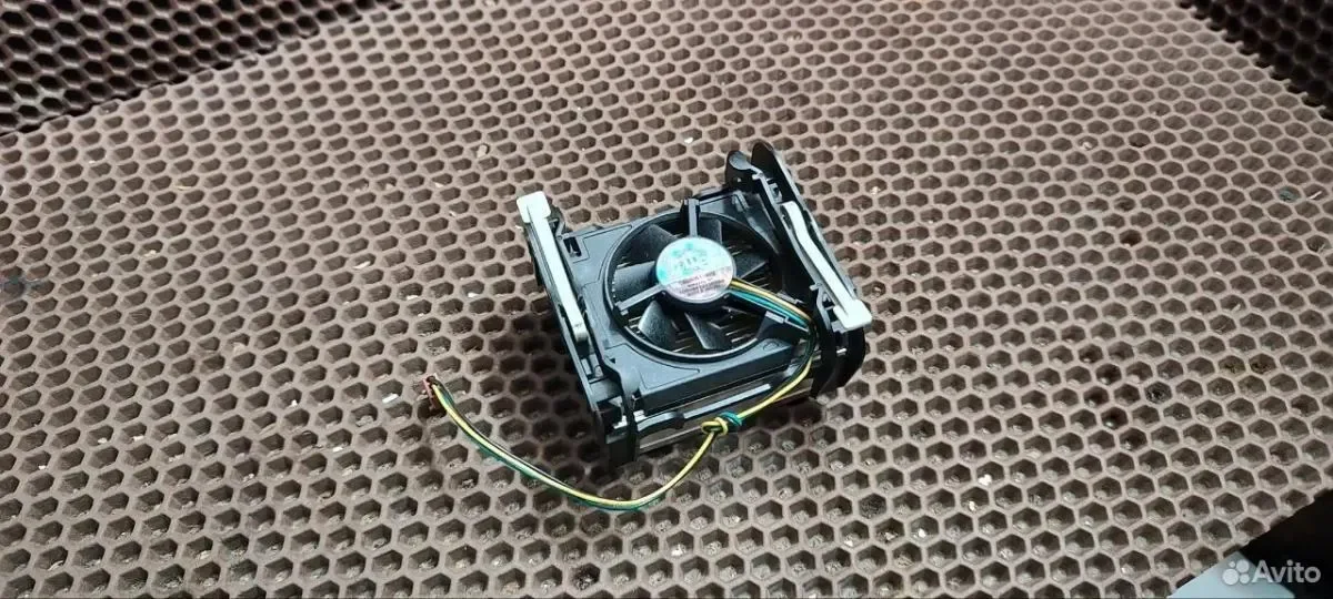 Кулер процеccорный Intel Box A65061-003 Socket 478 - изображение 1