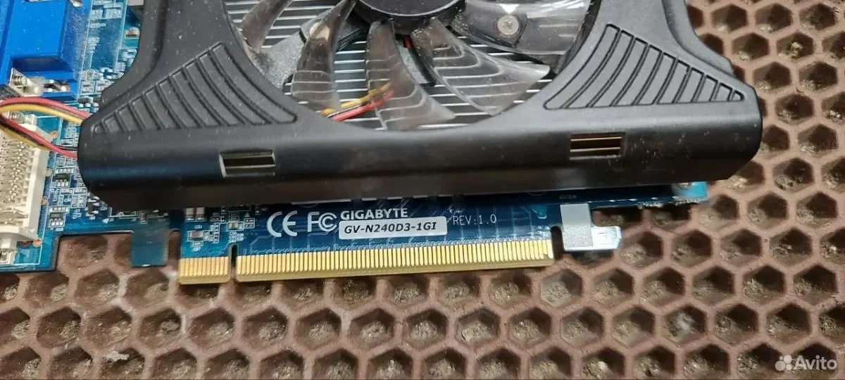 Видеокарта Gigabyte GV-N240D3-1GI - миниатюра 2