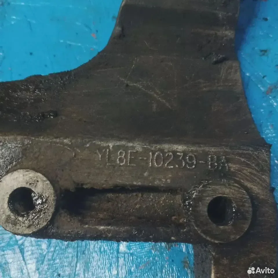 Кронштейн компрессора кондиционера Mazda Mpv GY 2 - миниатюра 2