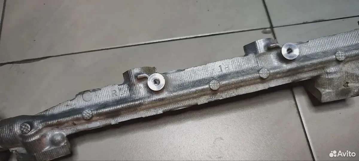 Топливная рейка Toyota Mark X X120 2.5 (б/у) - миниатюра 2