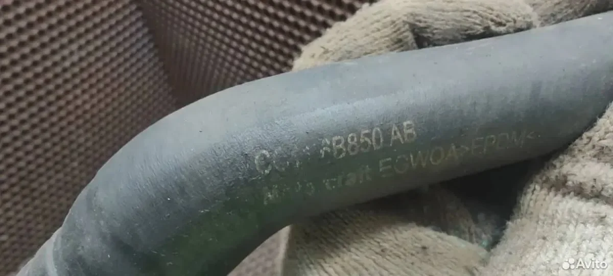 Ford 1814737 Патрубок от помпа маслянного охладите - миниатюра 3