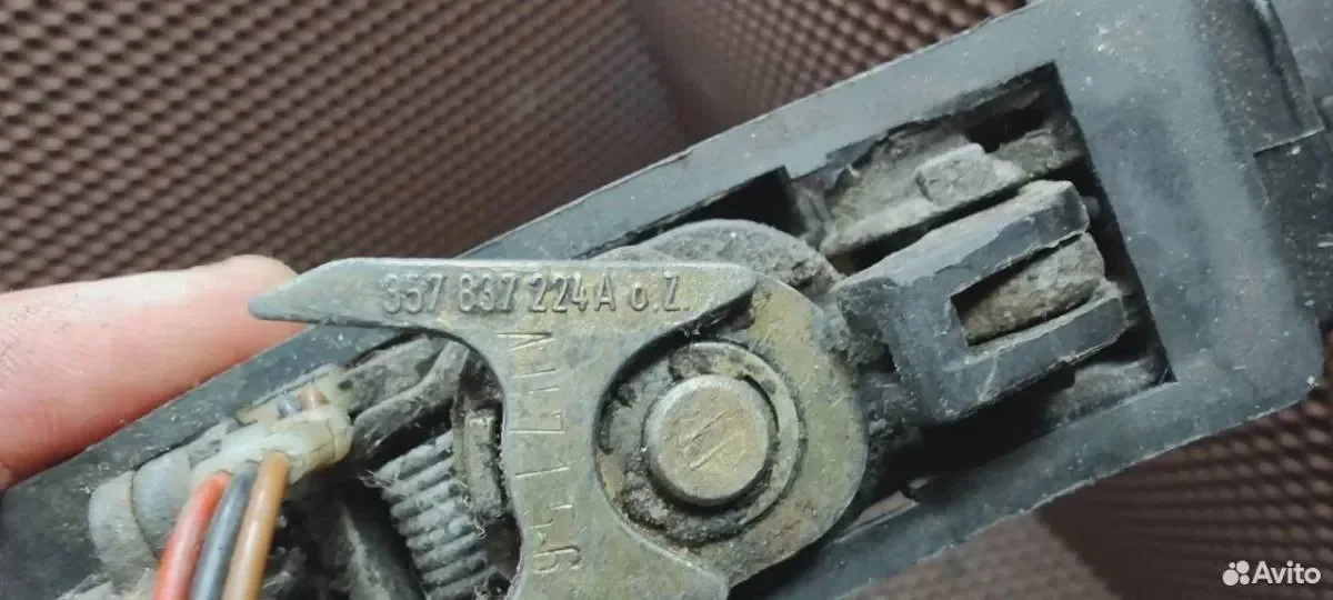 Ручка двери внешняя передняя правая Volkswagen - миниатюра 2