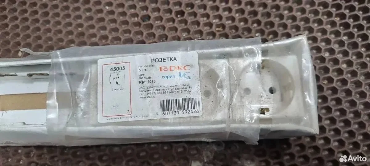 Розетки силовые 45005 DKC - изображение 1