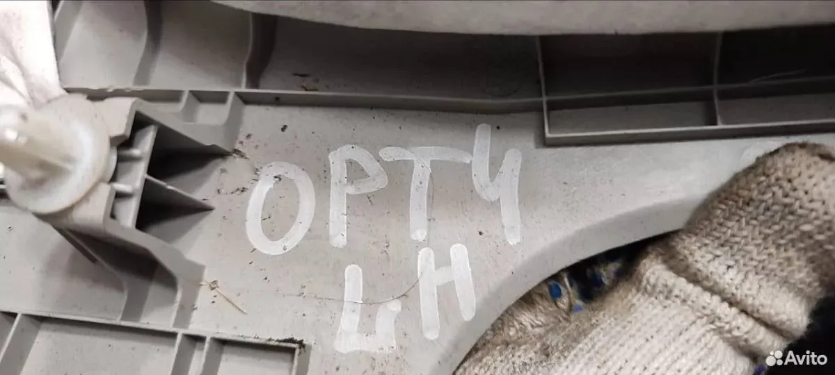 Накладка стойки задняя левая Kia Optima 4 2.0 2019 - миниатюра 2
