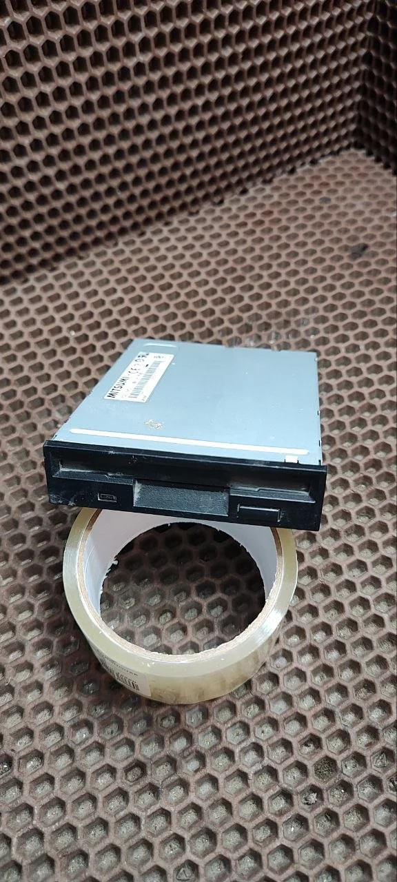 Привод для дискеты mitsumi D359M30 - изображение 1