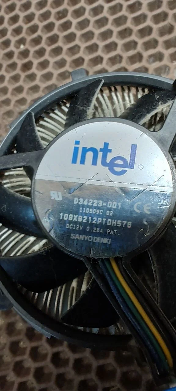 Кулер процеccорный Intel D34223-001 - миниатюра 2