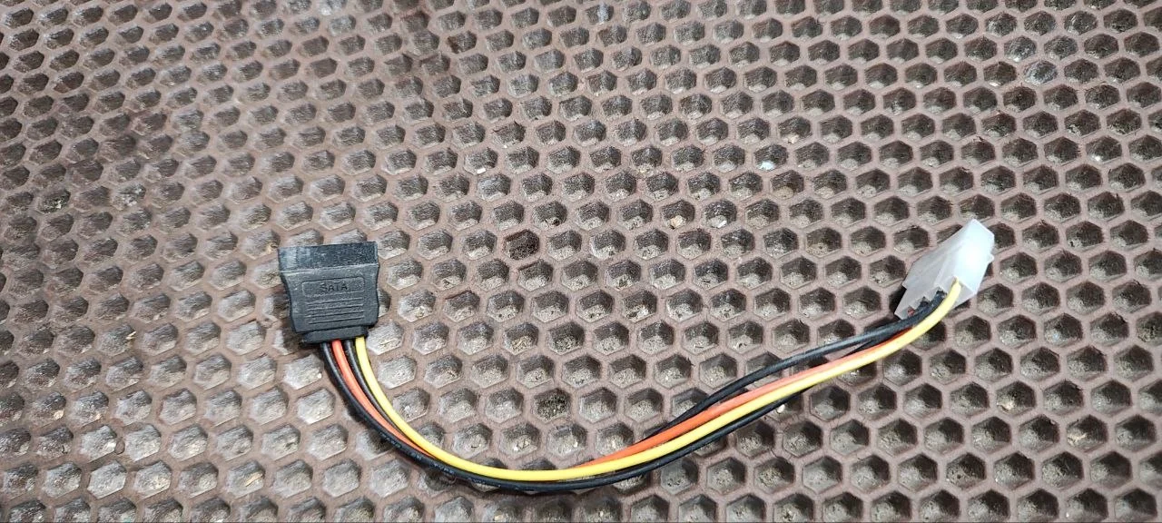 Переходник molex SATA - изображение 1