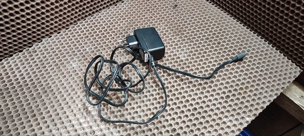 Адаптер питания D-link AF1805-E 5V 2.5A - изображение 1