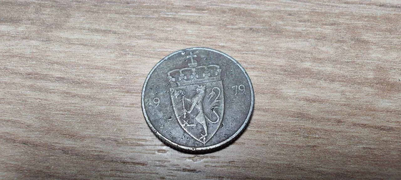 Монета Норвегия старая - миниатюра 2
