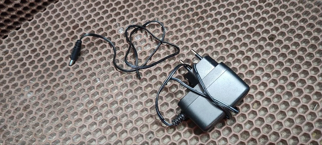 Блок питания 12V 1A под восстановление (на запчасти) - миниатюра 4