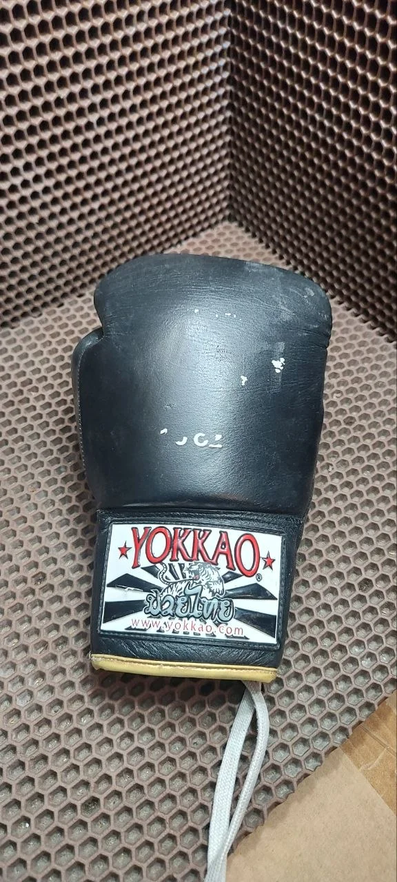 Боксерская перчатка Yokkao на шнуровке (одна) - изображение 1