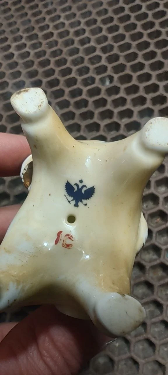 Фарфоровая статуэтка Бычок с колокольчиком Гжель - миниатюра 2