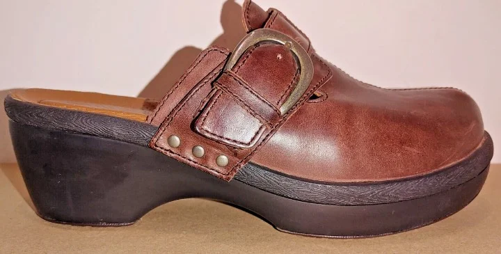 Сабо Crocs Cobbler Buckle Clog W11