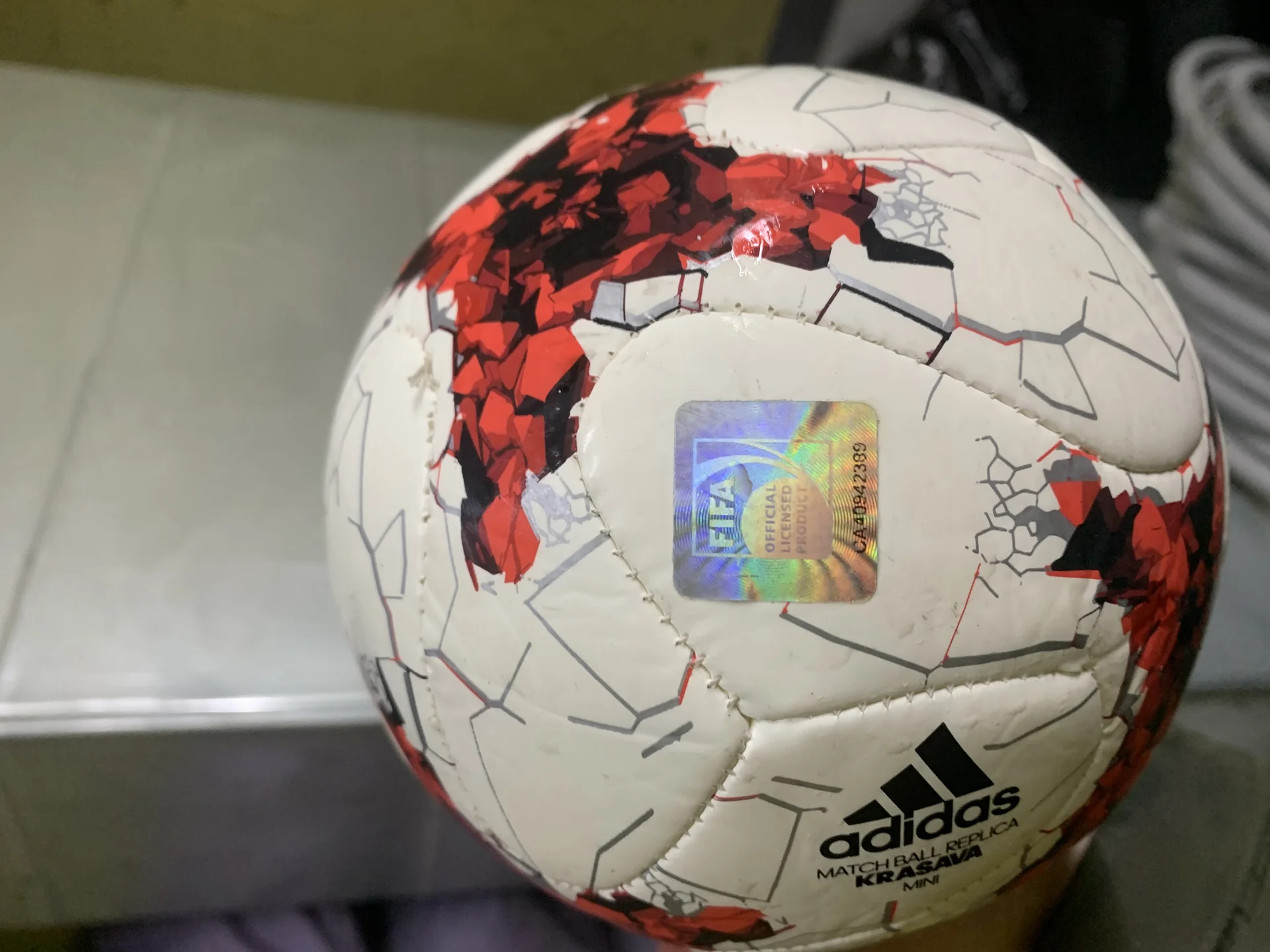 Футбольный мяч мини adidas - изображение 1