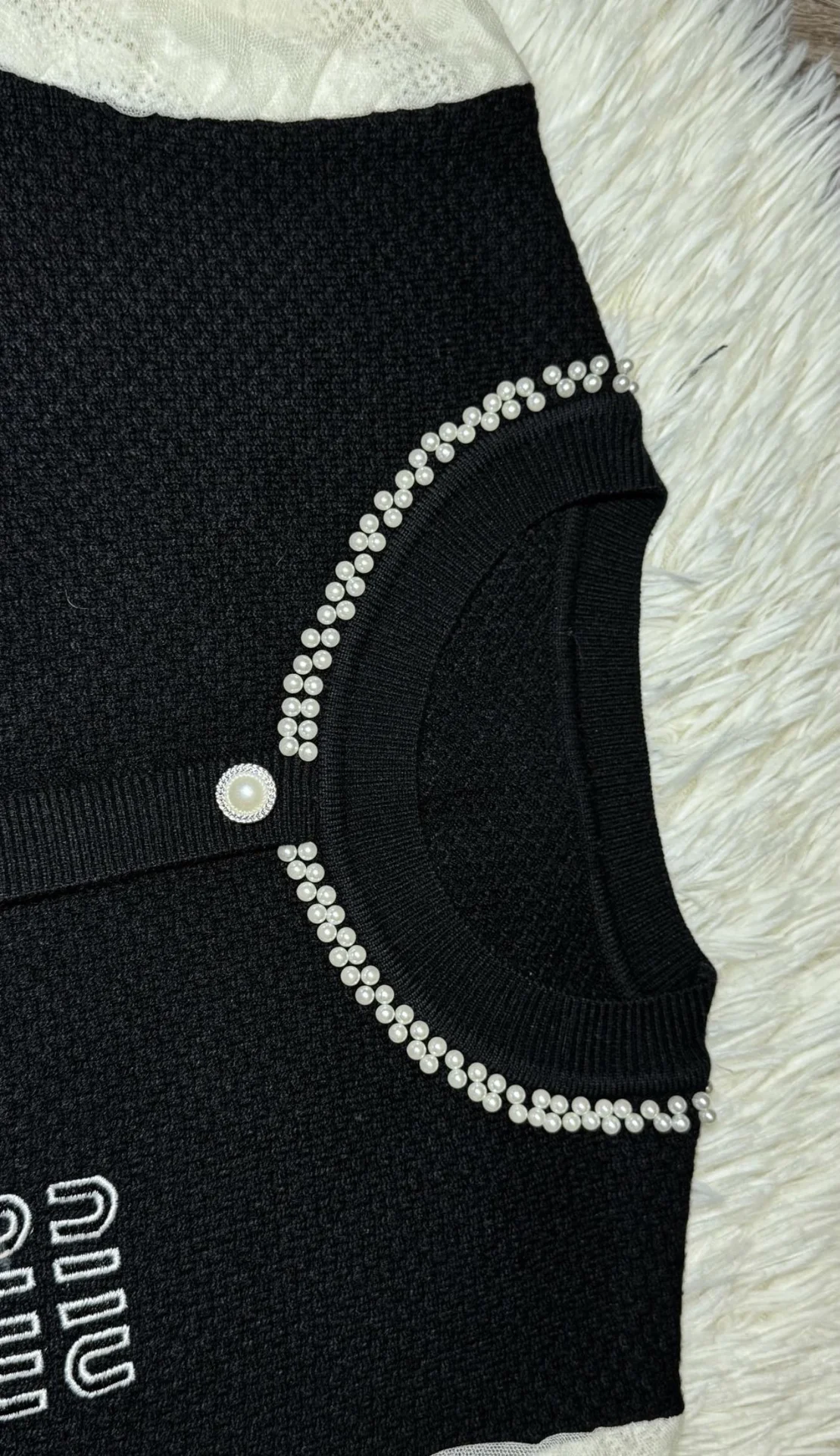 черный женский свитер с бусинами под miumiu - миниатюра 5