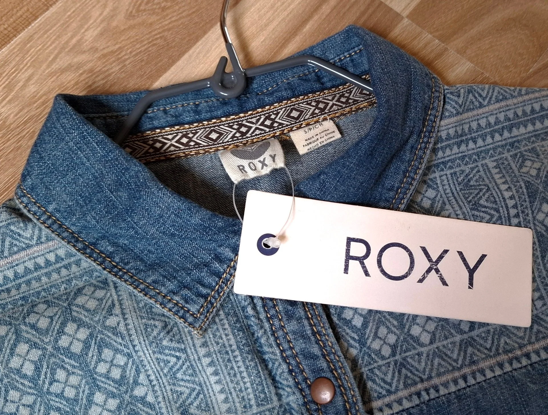 Джинсовая Рубашка ROXY, Новая, с биркой, Строго Оригинал. - миниатюра 3