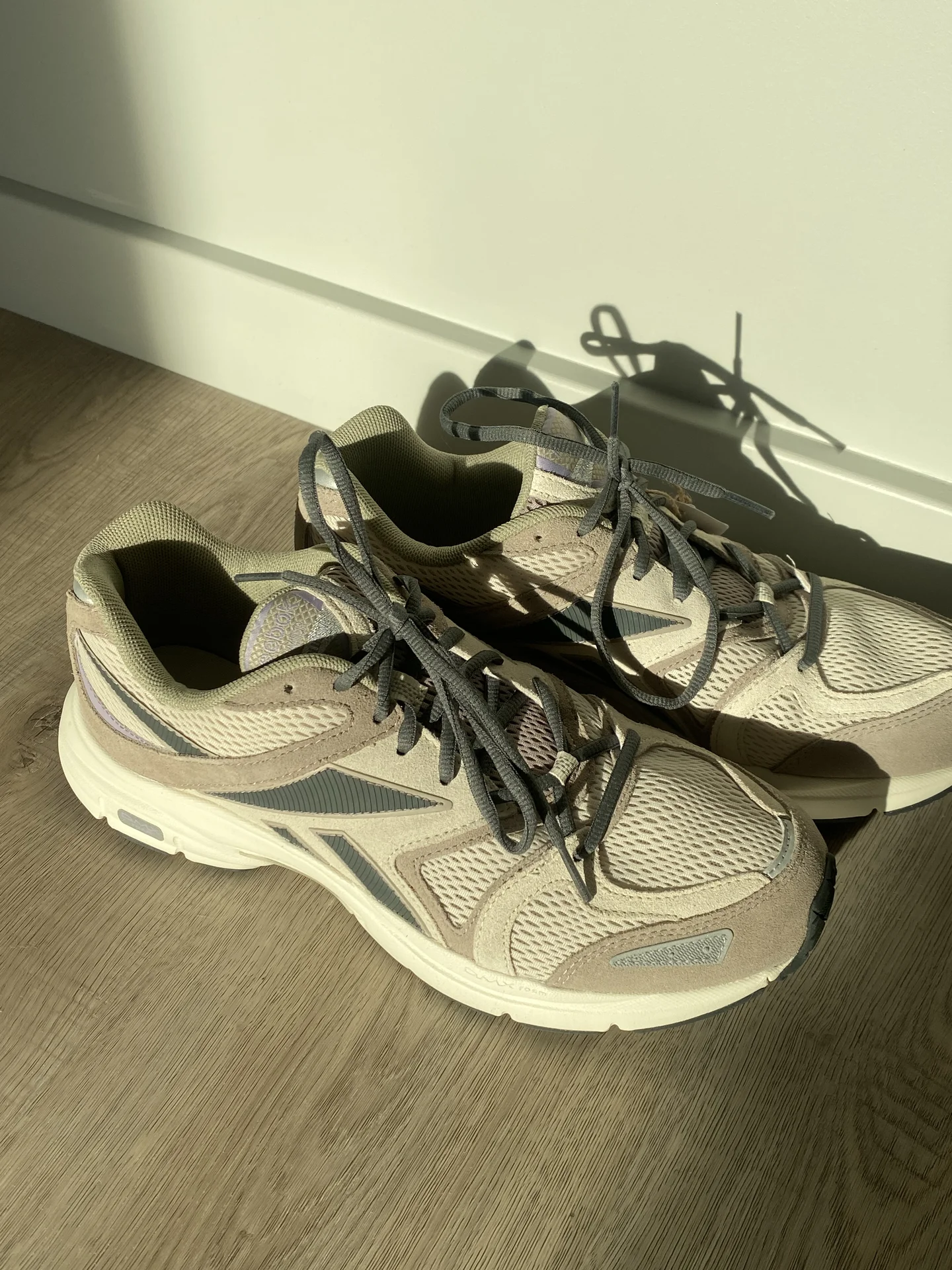 Кроссовки Reebok Premier Road Plus VI унисекс - миниатюра 3