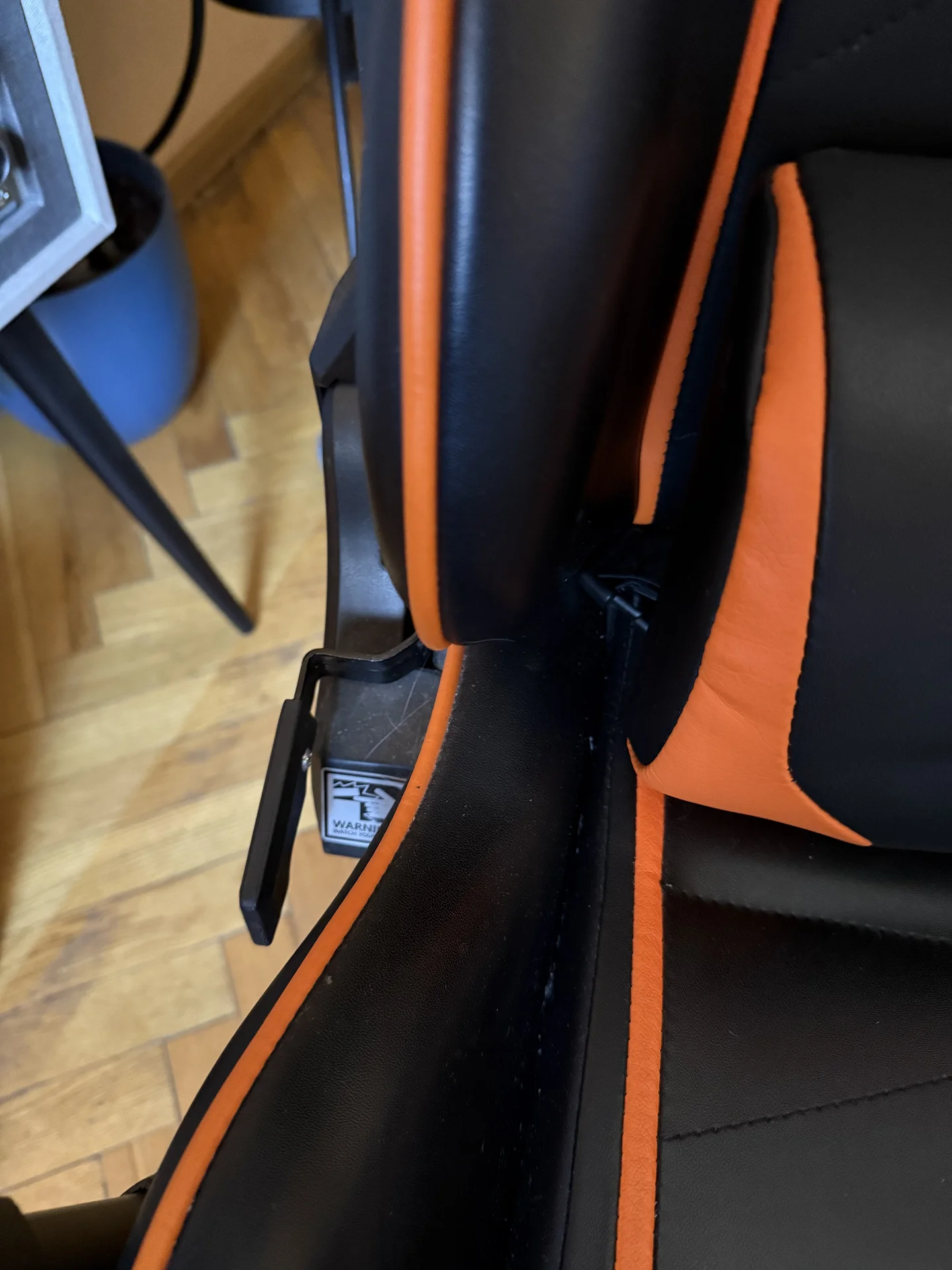 Игровое компьютерное кресло DXRacer OH/FE08/NO - миниатюра 5