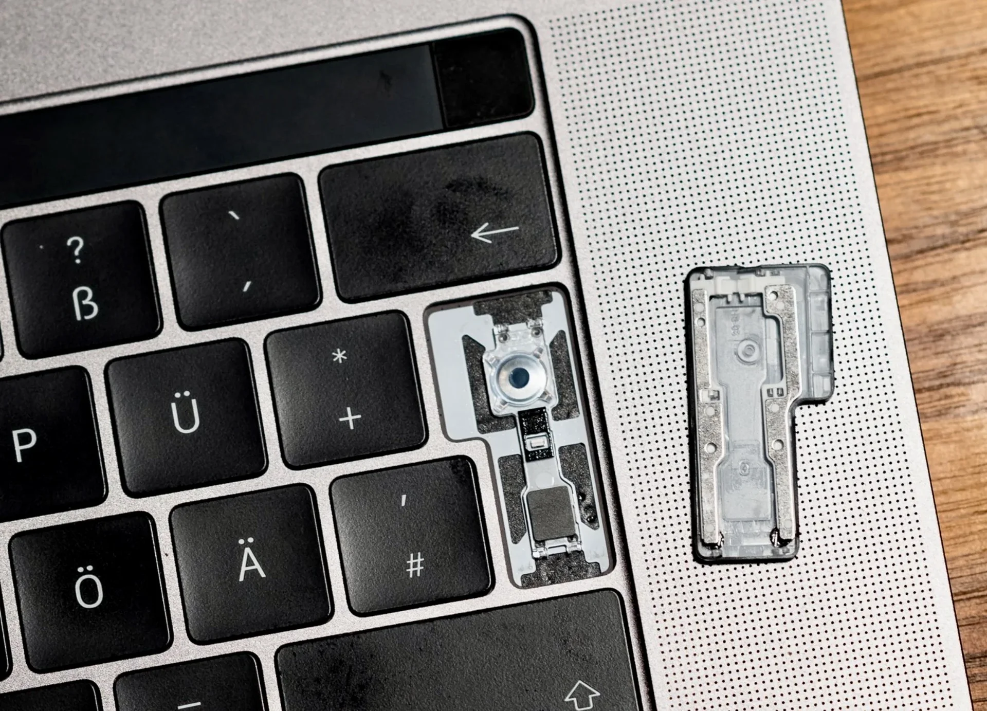 Держатель, база кнопки пробел MacBook Air Pro - миниатюра 4