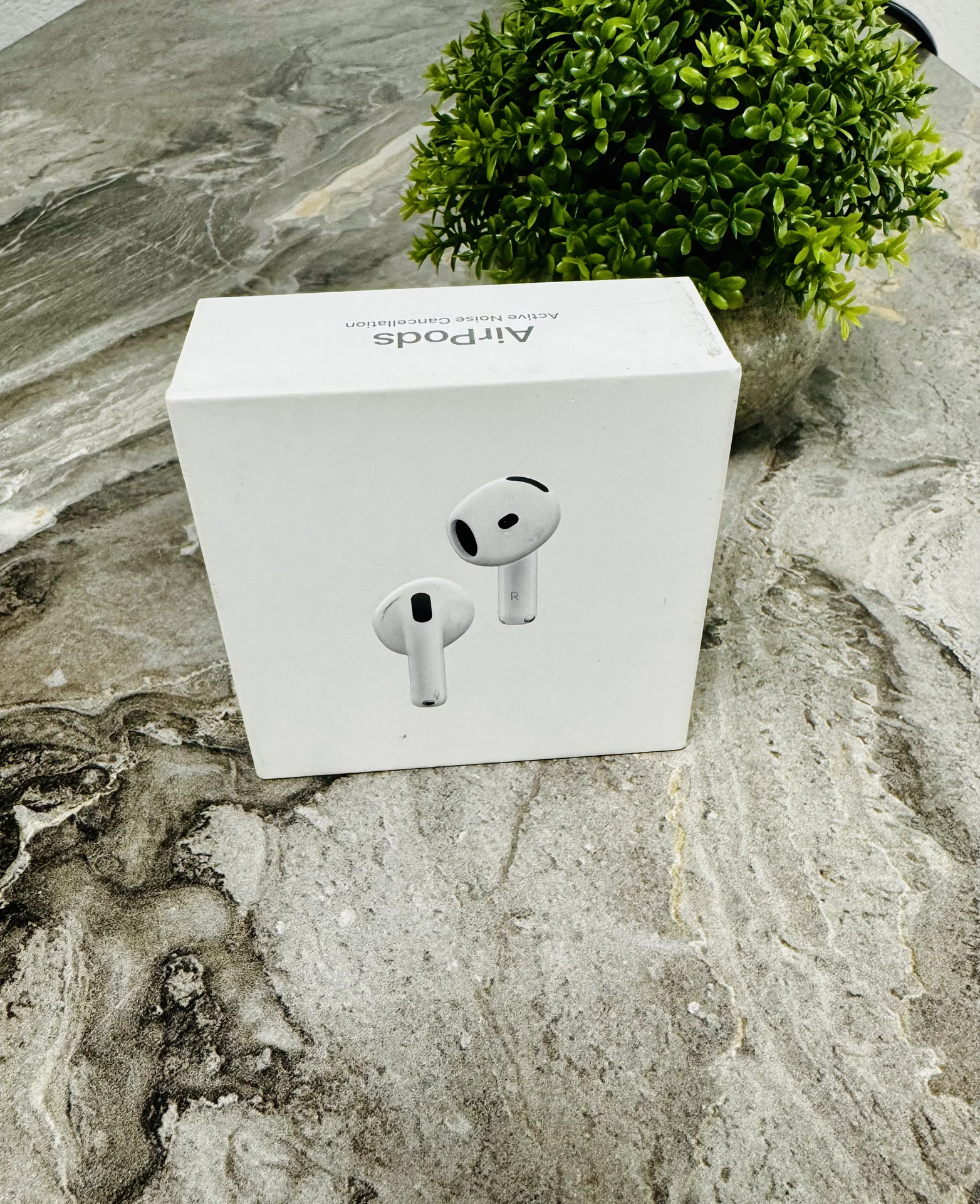 Коробка AirPods 4 с вкладышем оригинал - изображение 1