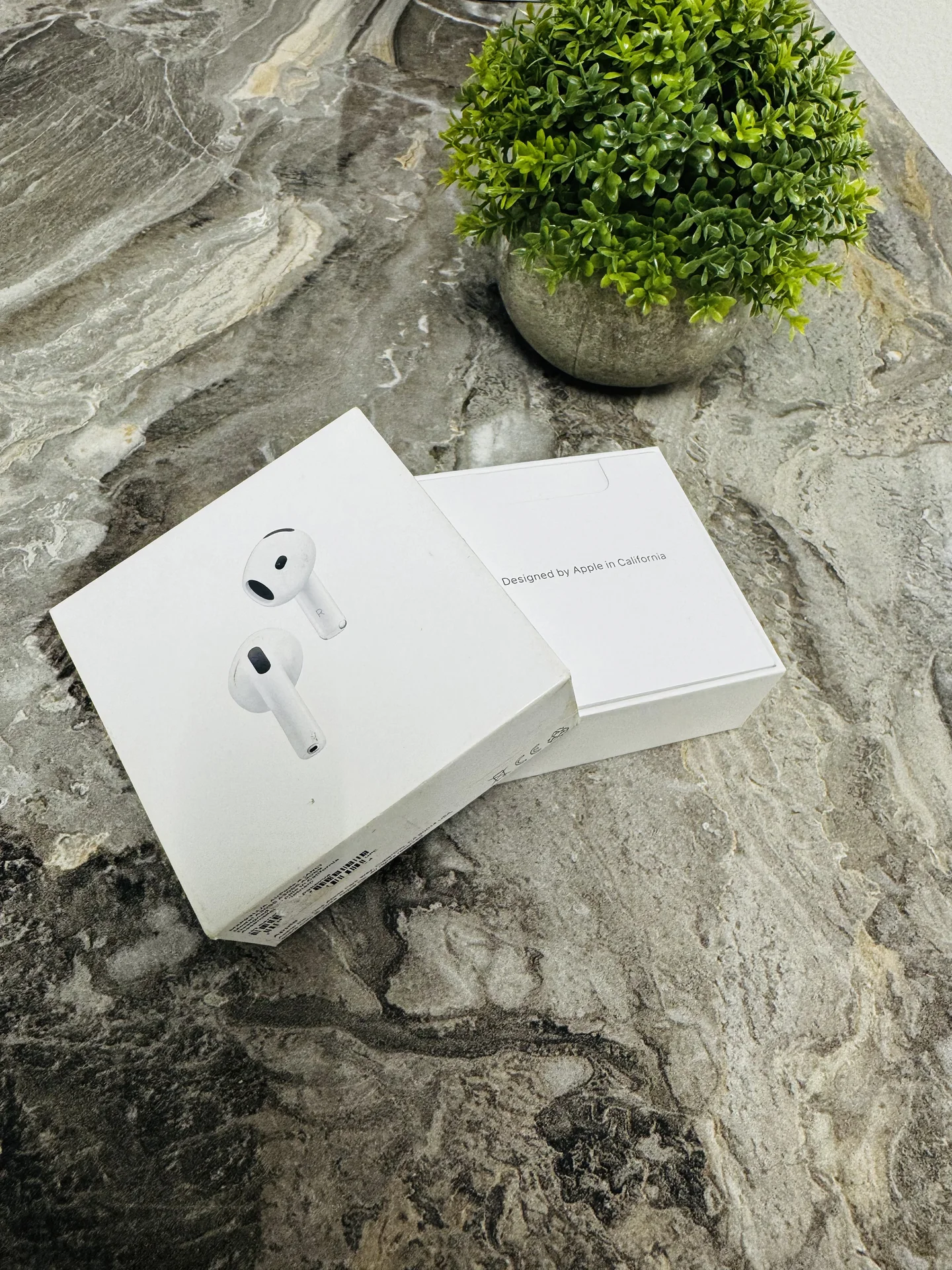 Коробка AirPods 4 с вкладышем оригинал - миниатюра 2