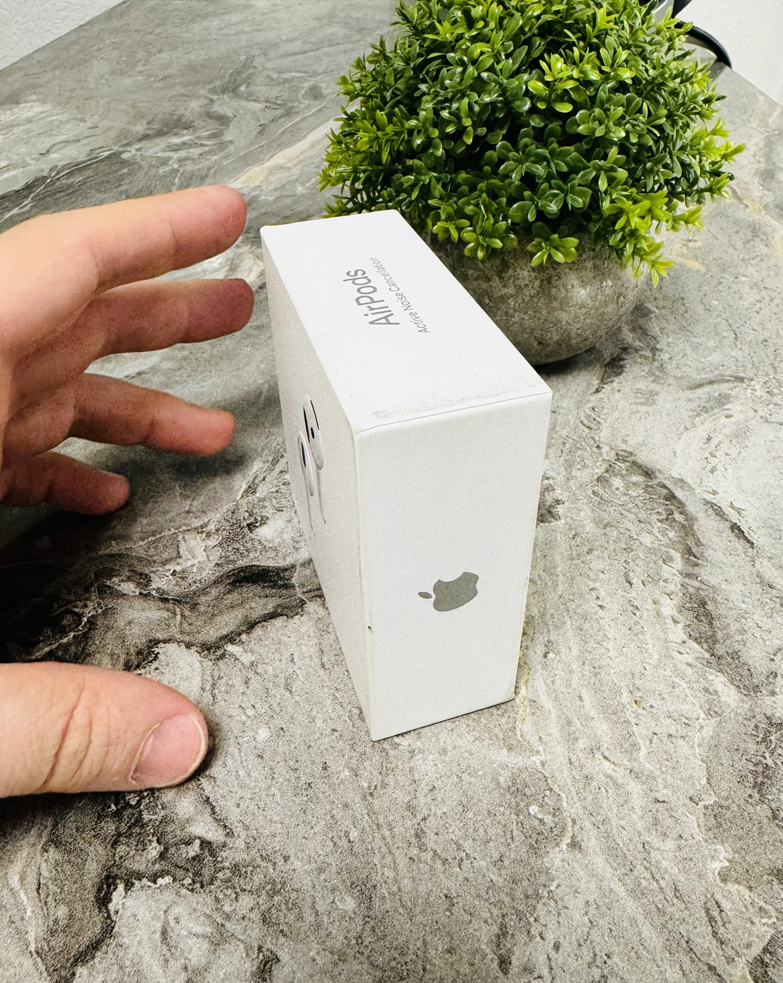 Коробка AirPods 4 с вкладышем оригинал - миниатюра 3
