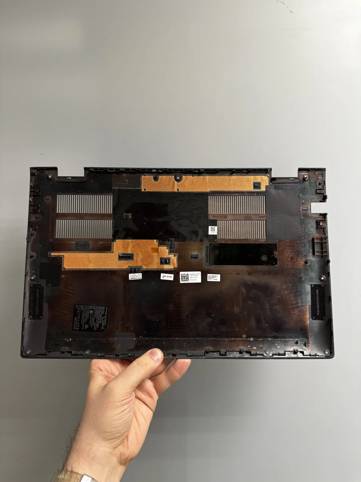 Нижняя часть корпуса, крышка Dell Vostro 5510 - миниатюра 4