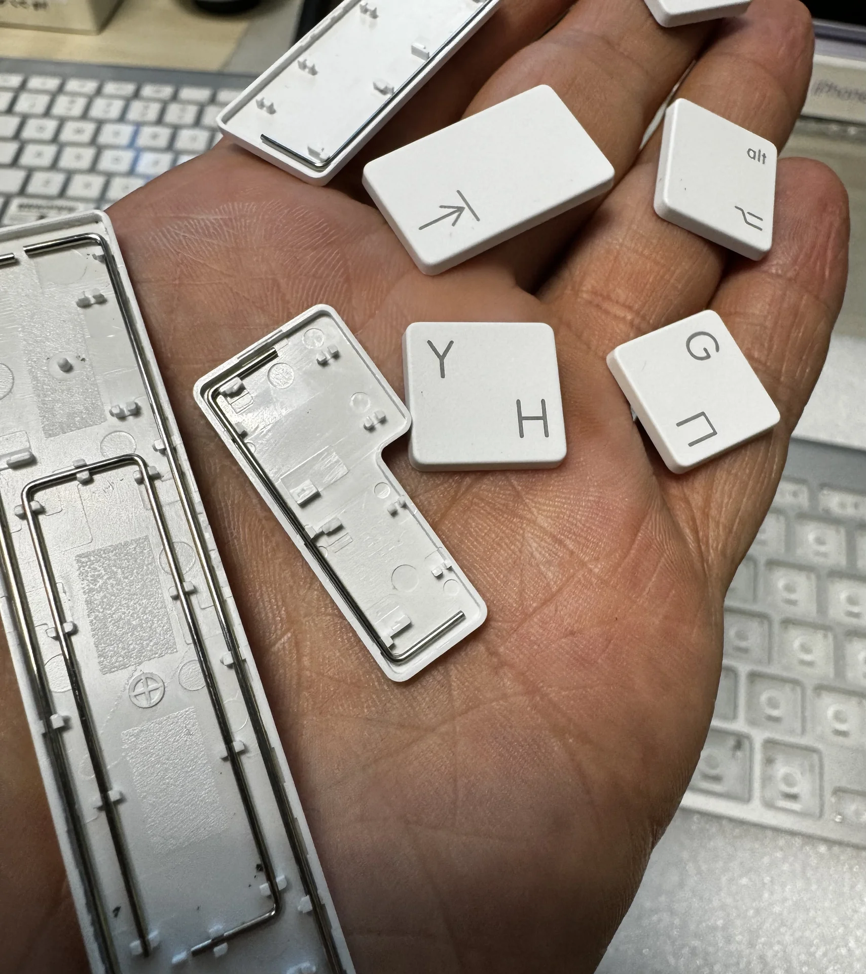 Клавиши и механизмы от новых клавиатур Apple A1314 - миниатюра 2