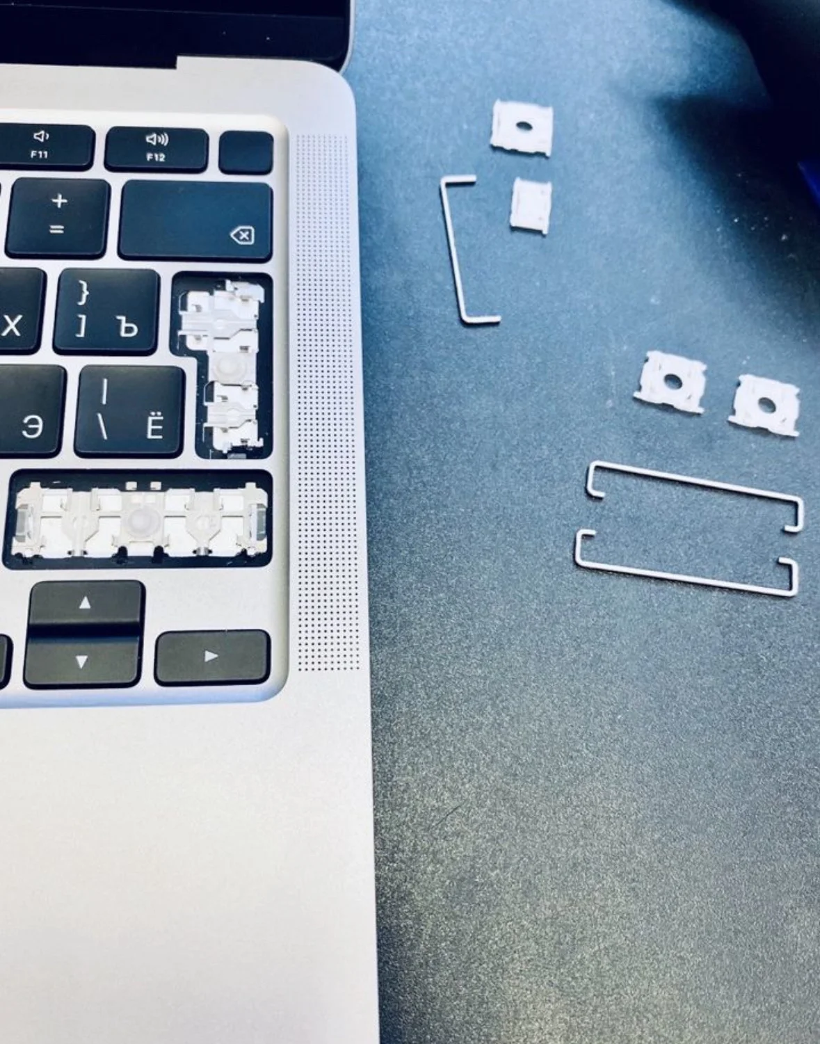 Кнопки и каретки (ножницы) на новые MacBook M1-M5 - миниатюра 3