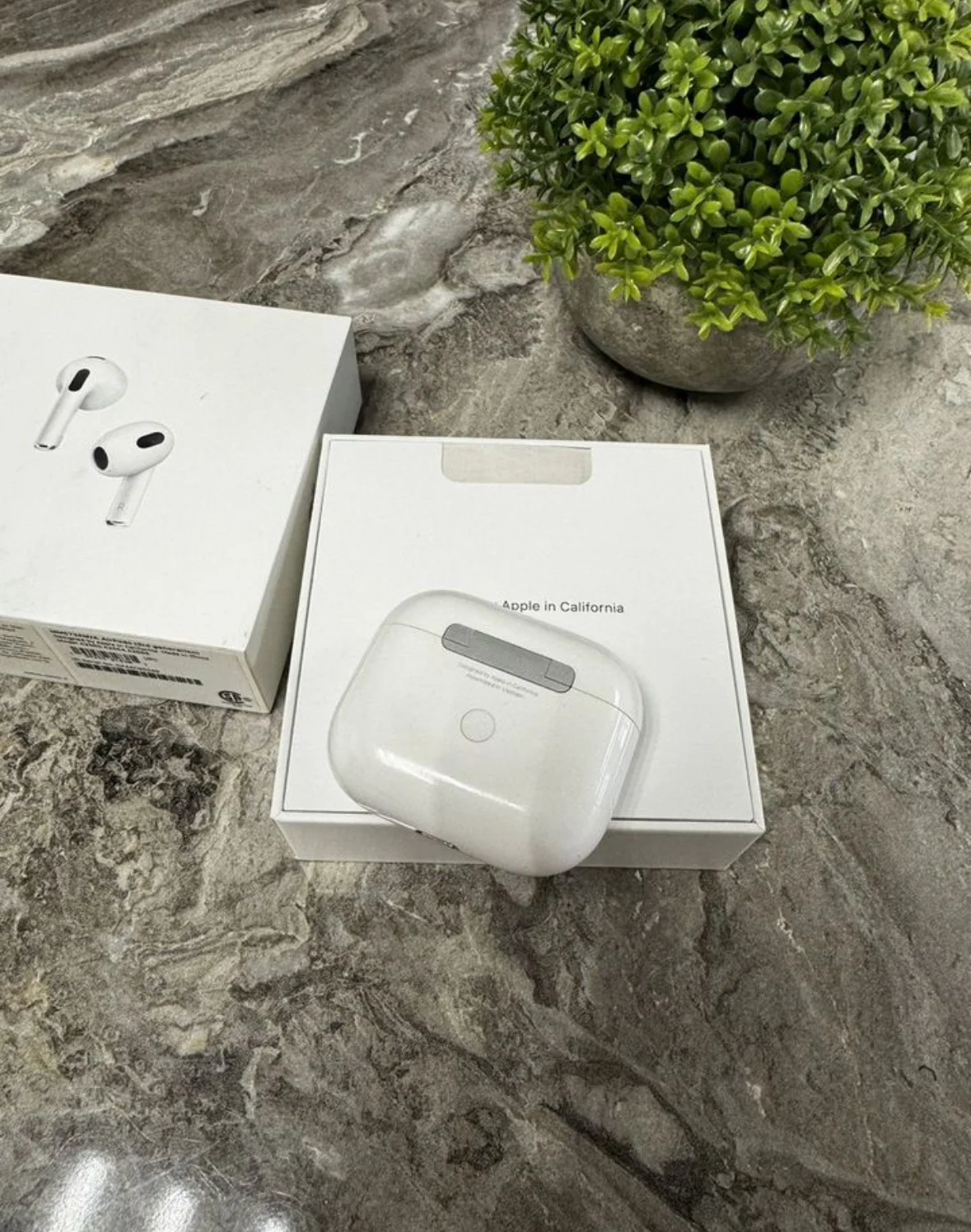 AirPods 3 A2897 кейс зарядный с чеком, коробкой - миниатюра 5