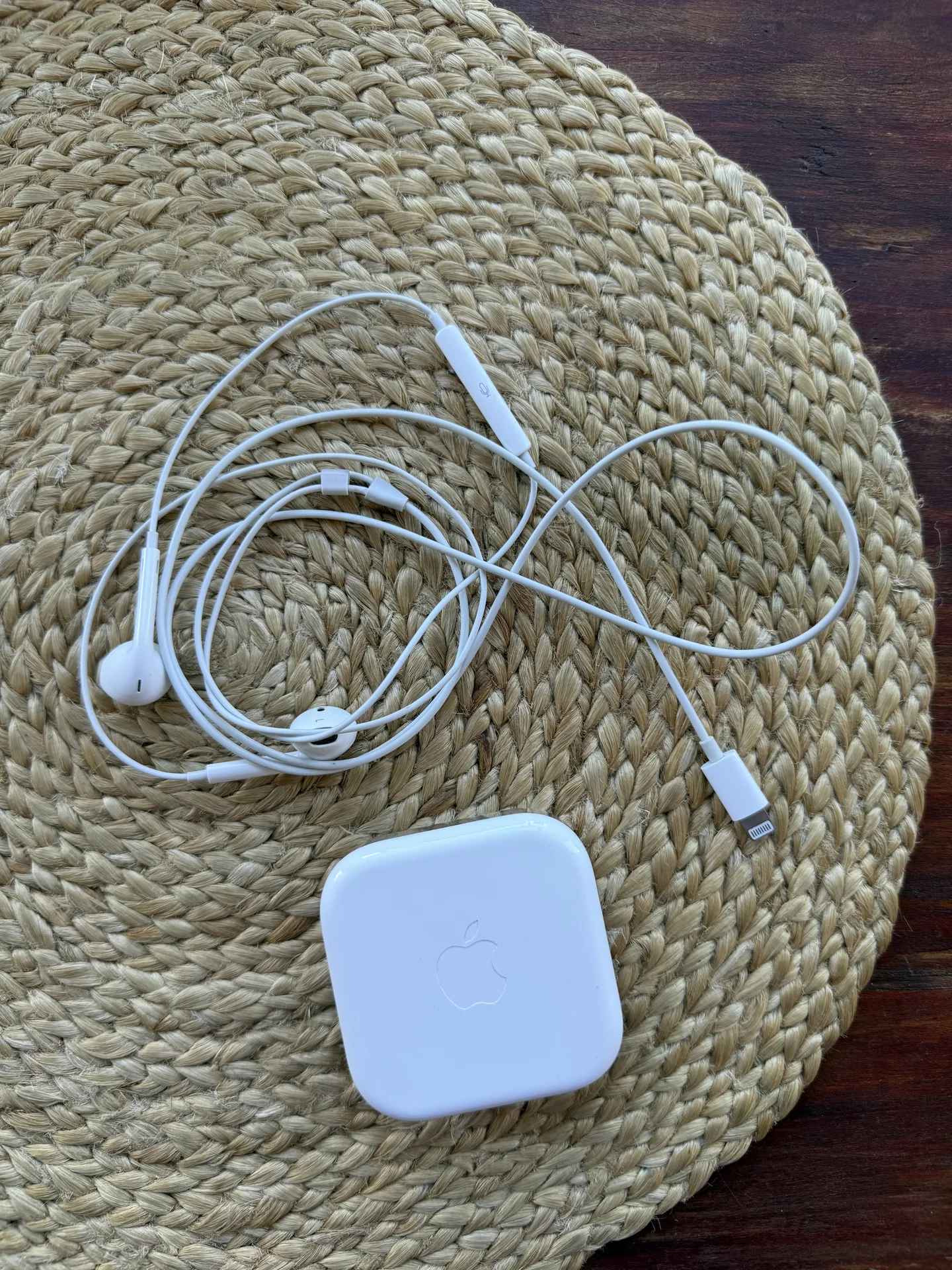 Проводные наушники Apple lightning б/у - изображение 1