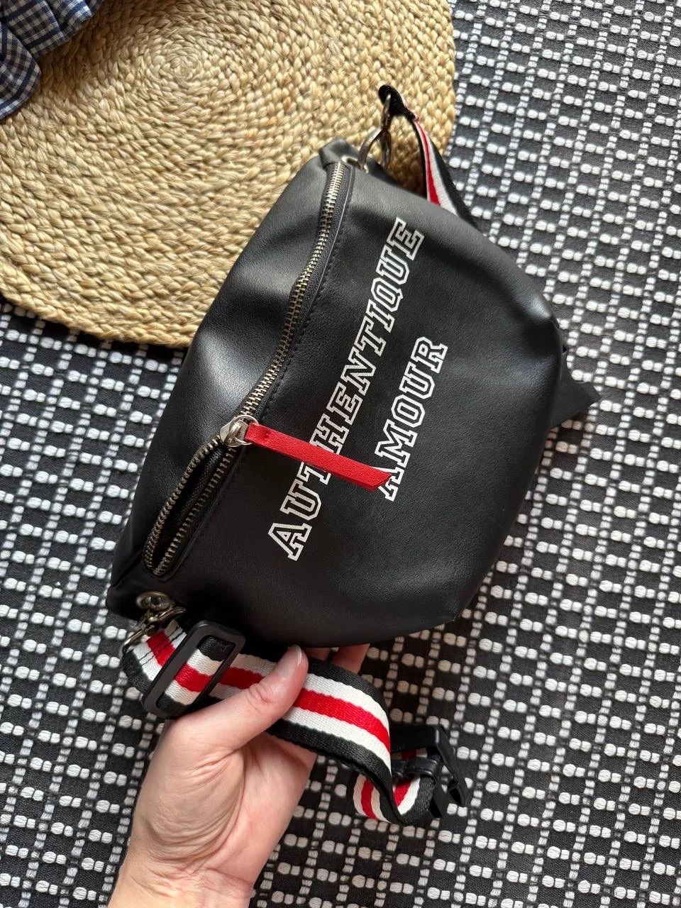 Сумка поясная черная кожаная в стиле Moschino - миниатюра 10