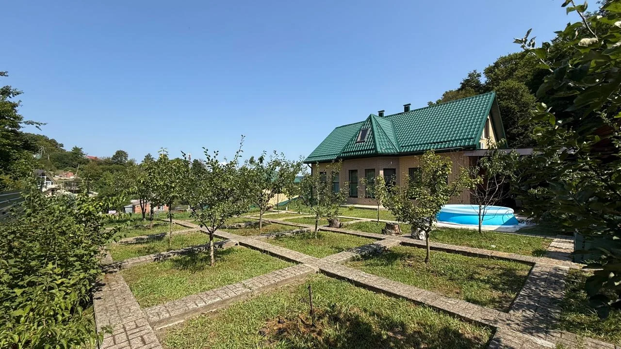 Дом в курортной части Горячий Ключ с выходом в лес.