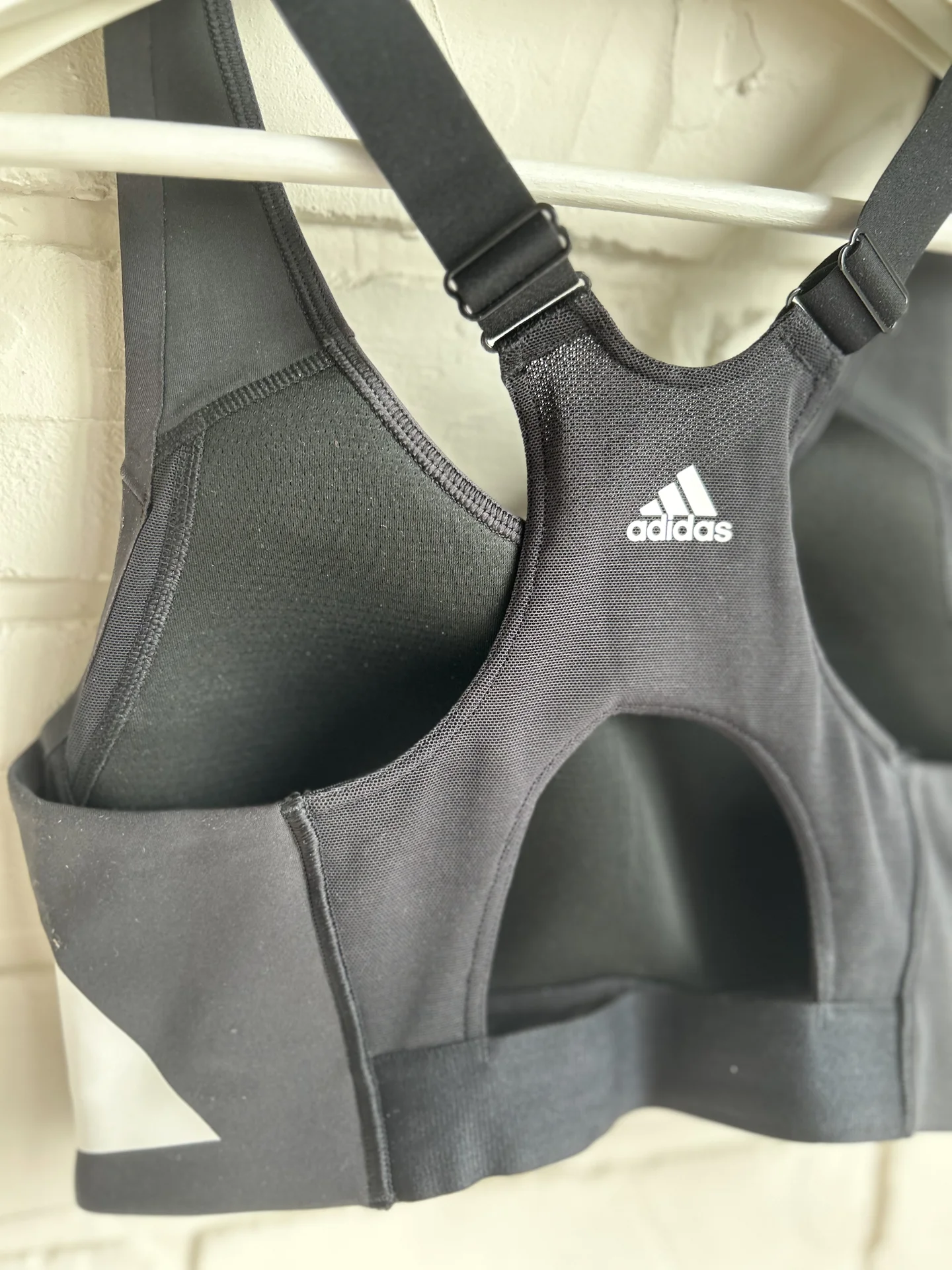 Спортивный топ adidas - миниатюра 3
