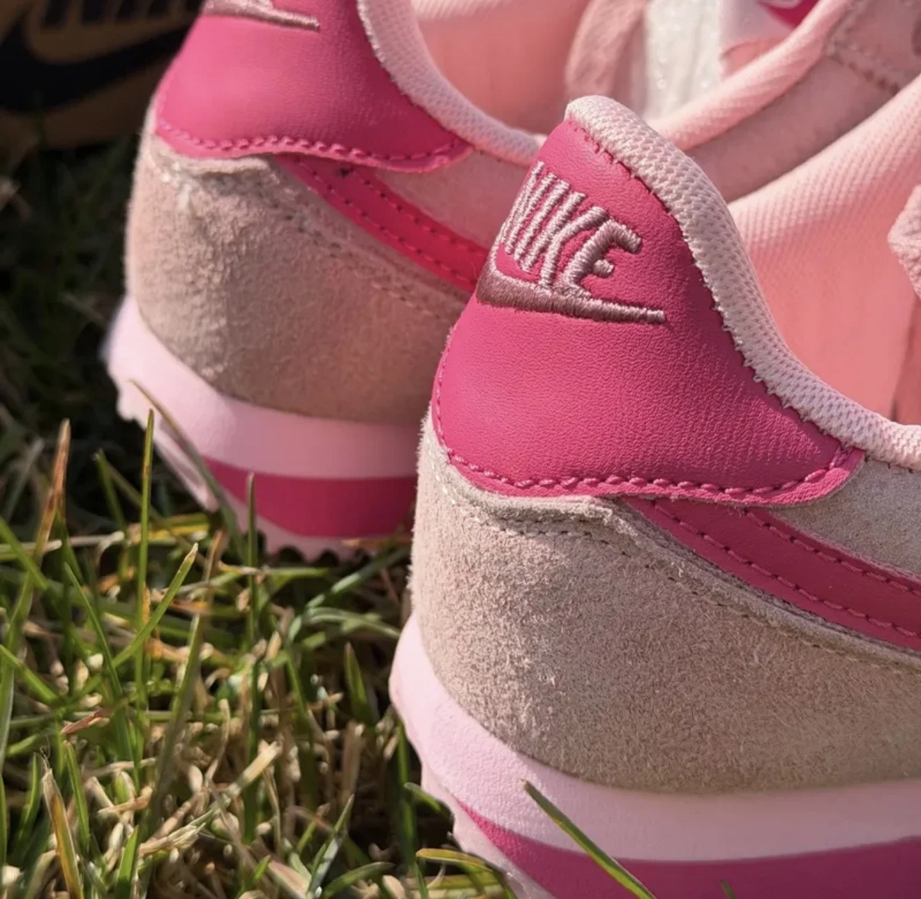 Женские кроссовки Nike - миниатюра 4