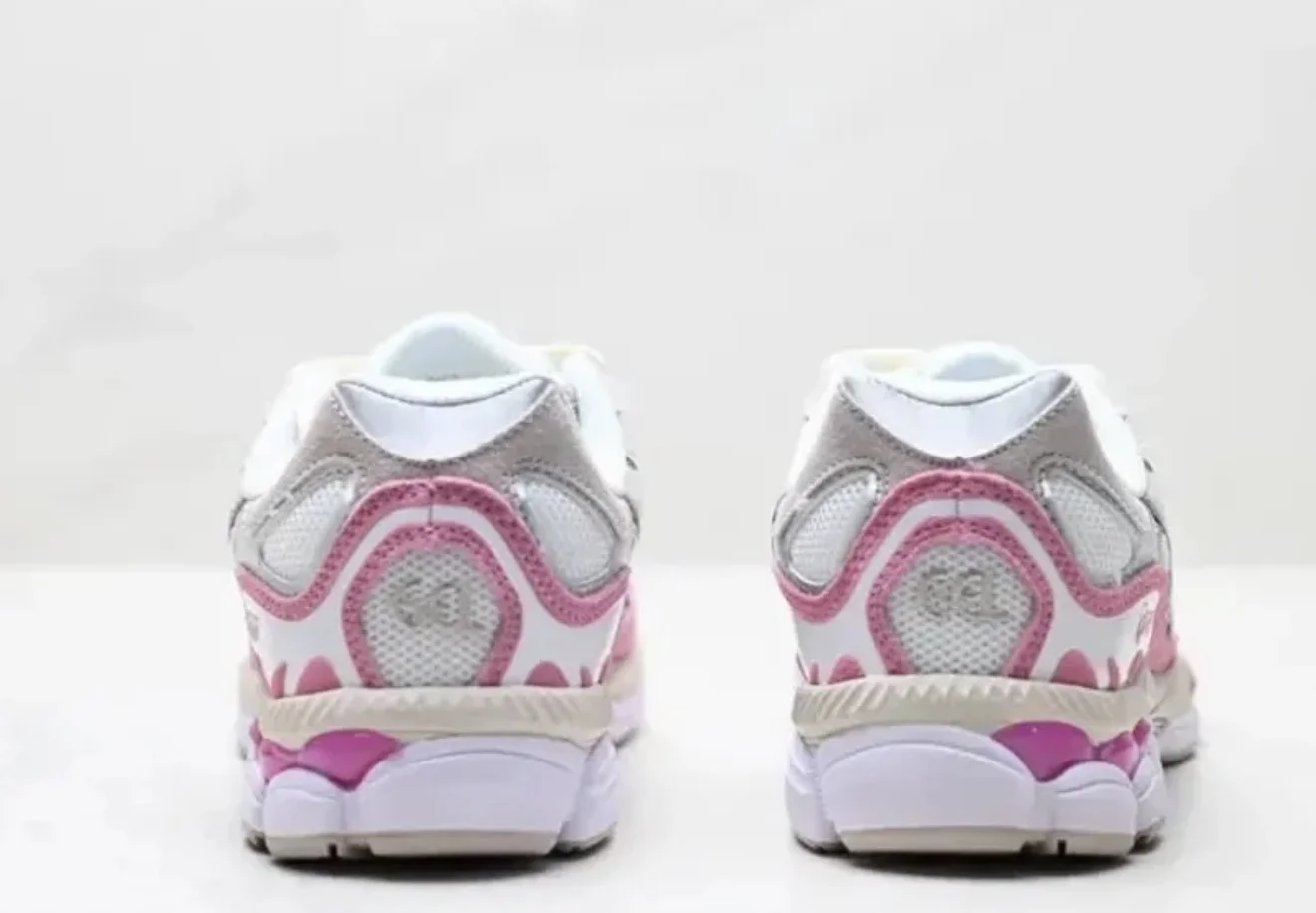 Женские кроссовки Asics - миниатюра 2