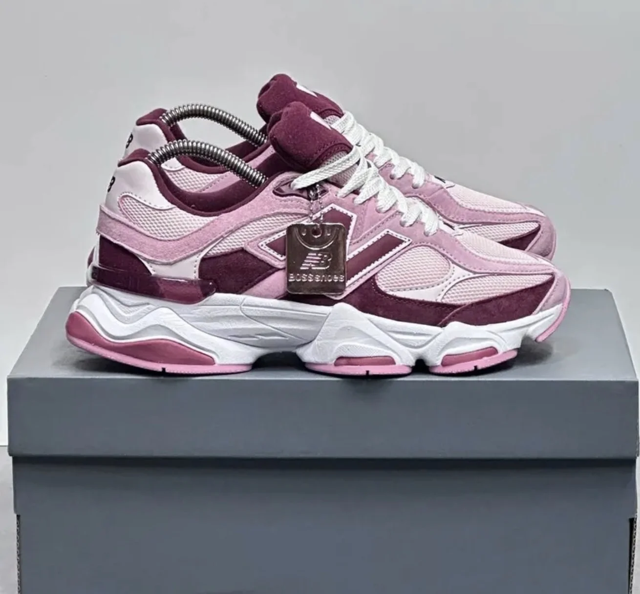 Женские кроссовки New Balance - миниатюра 2