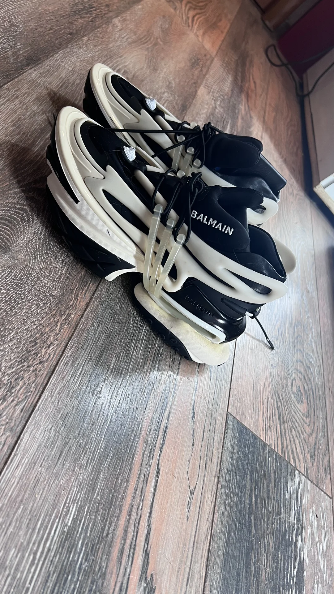 Кроссовки balmain - миниатюра 3