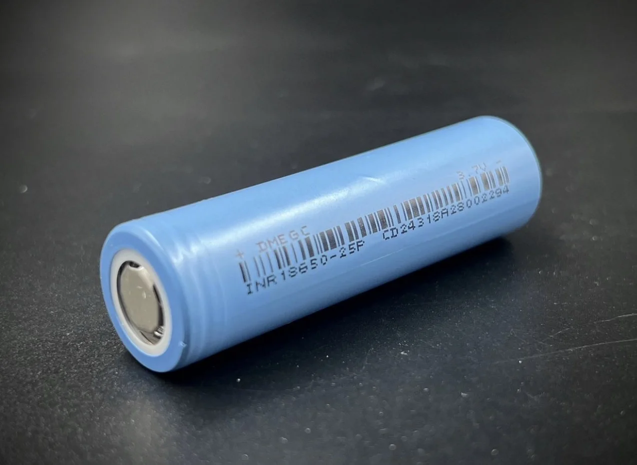 Аккумляторы 18650 DMEGC 25p 2500 мАч - изображение 1