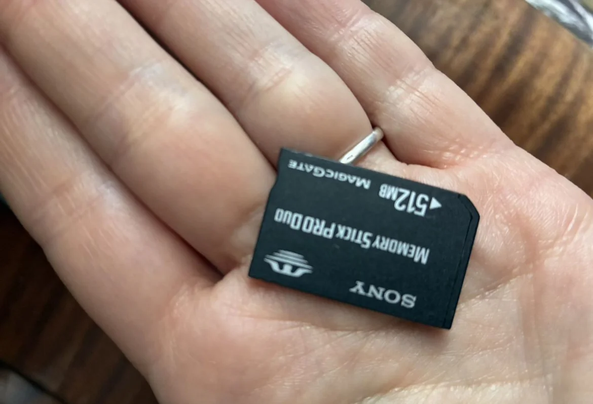 Фотоаппарат Sony Cyber Shot dsc-s40 - миниатюра 3