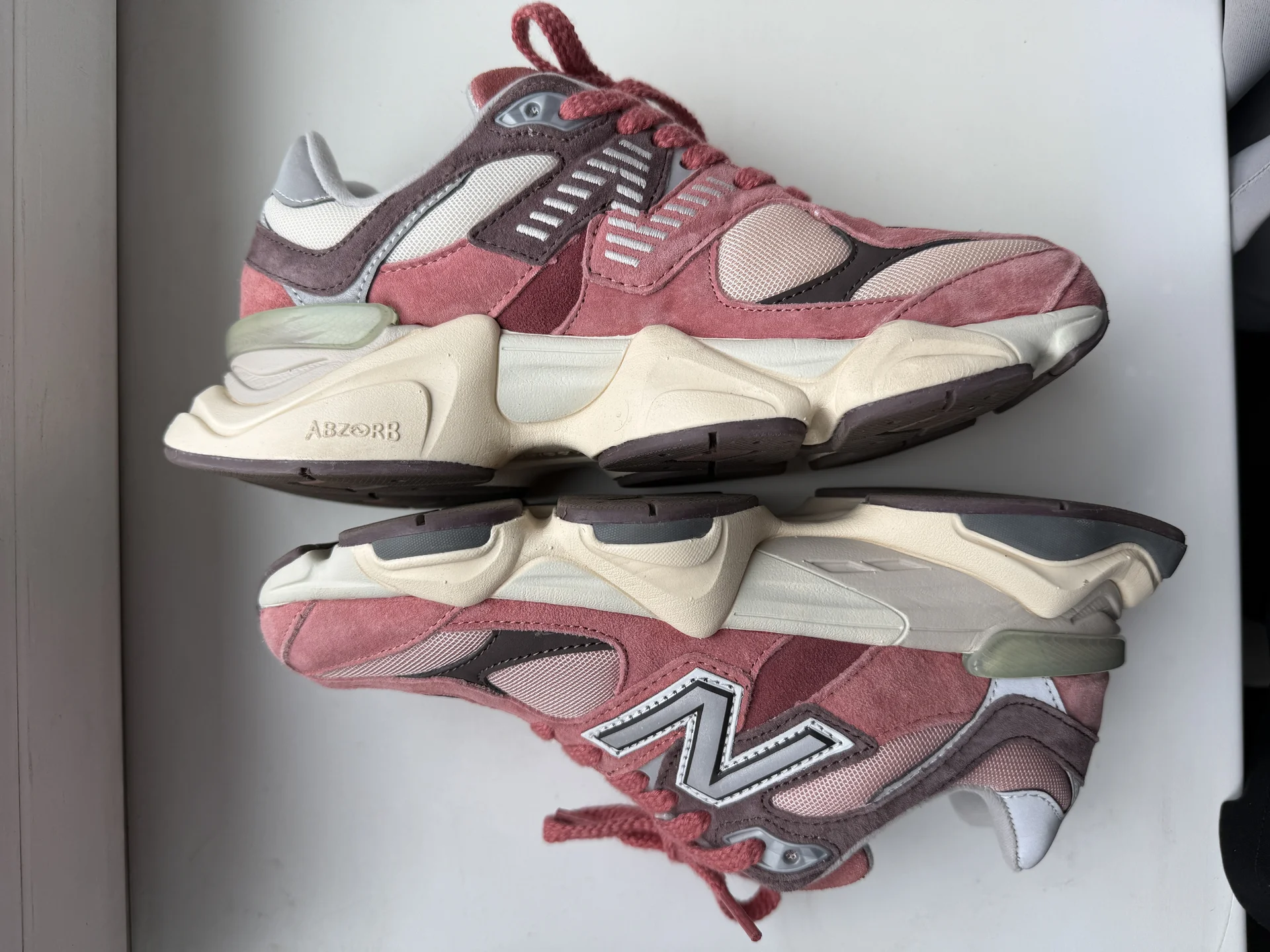 кроссовки New Balance 9060 "Mineral Red/Truffle" - изображение 1