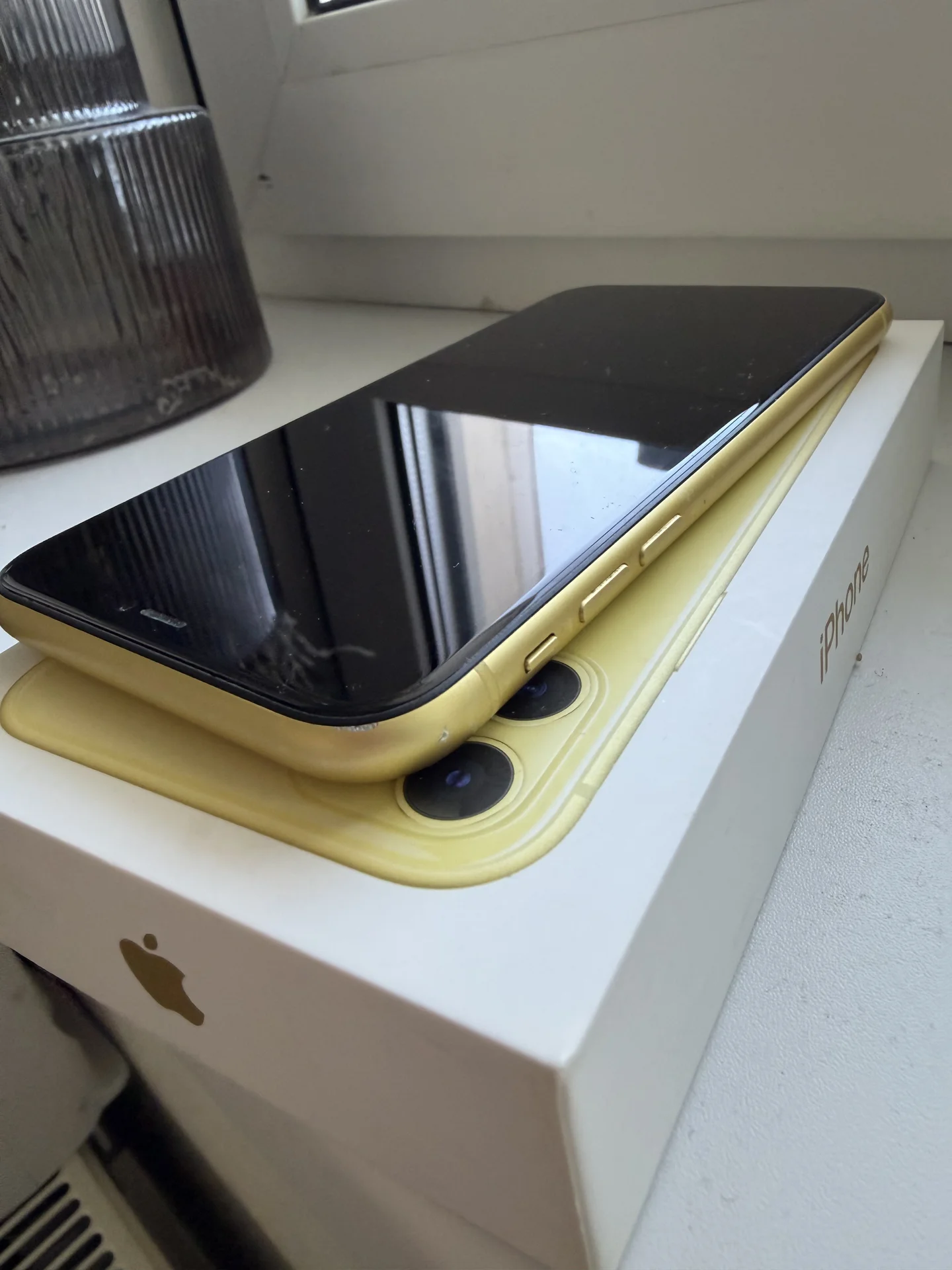 iPhone 11 128gb - миниатюра 2