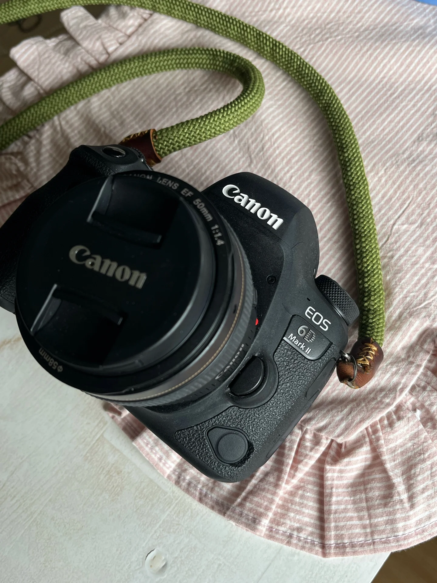 Продам фотоаппарат canon 6D mark II - миниатюра 2