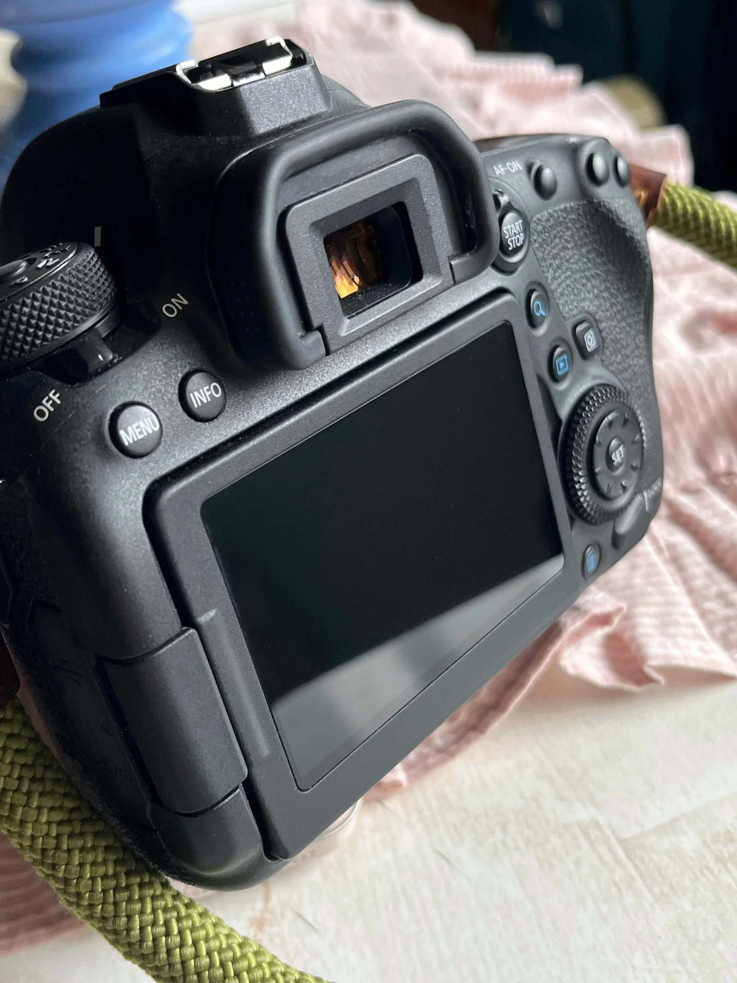Продам фотоаппарат canon 6D mark II - миниатюра 4