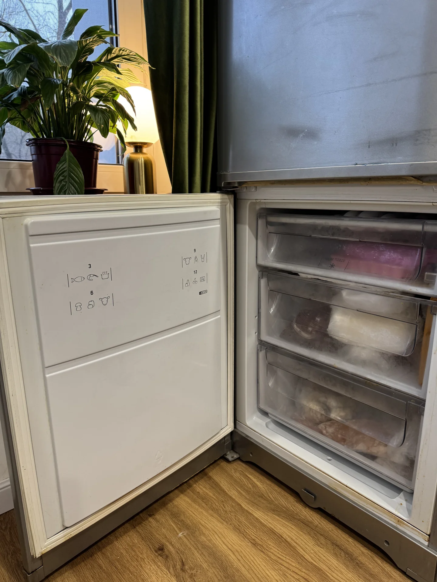 Холодильник Hotpoint Ariston - миниатюра 10