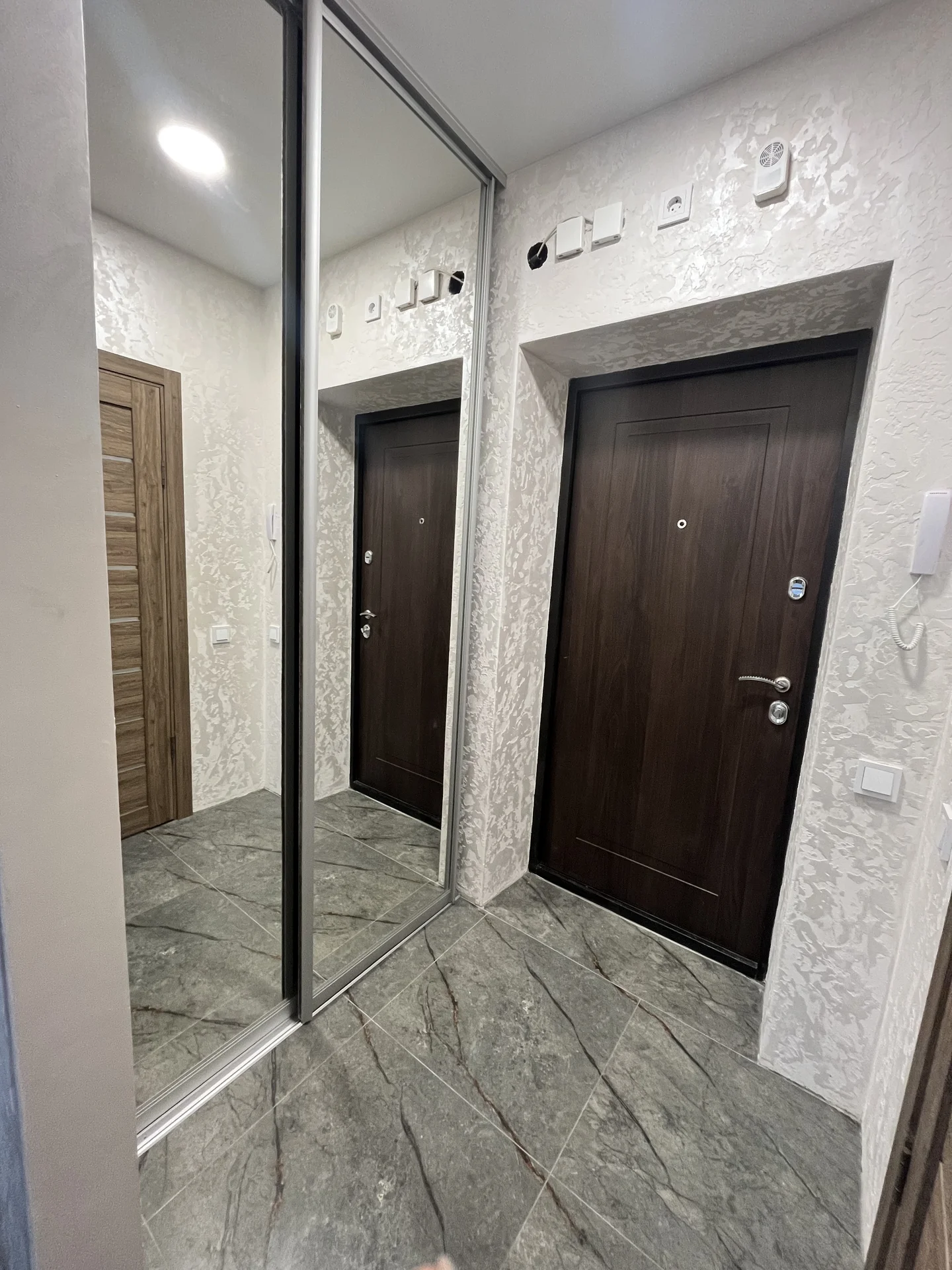 Уютная новая квартира студия - миниатюра 2